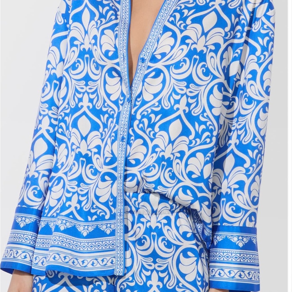 Alice + Olivia Blue and White Patterned Top